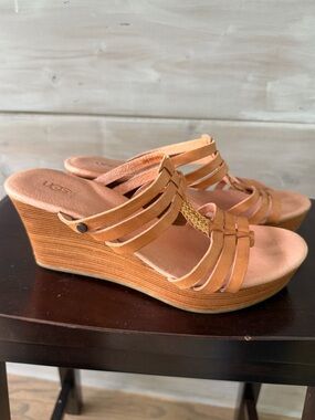 UGG Mattie Wedge Sandals Platform wedge heel Braided straps Size 8 Tan Leather